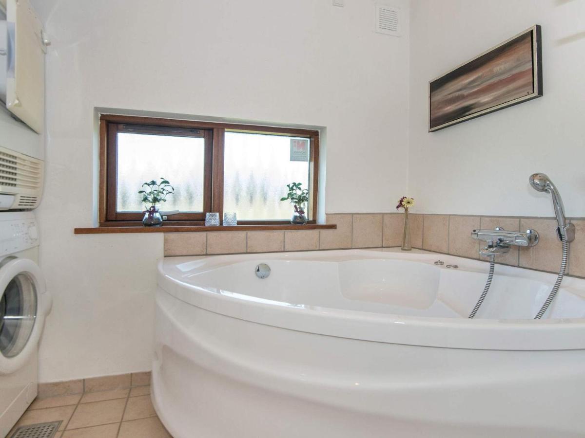 8 Person Holiday Home In Ulfborg Bagian luar foto